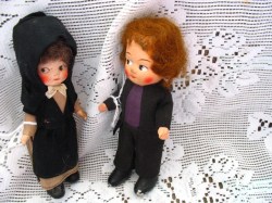6'' 40s ORIGINAL COMPO BISQUE MENNONITE HUSBAND WIFE CHILD  DOLL.